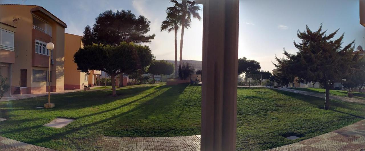 Coqueto Apartamento Con Terraza En La Playa Roquetas de Mar Luaran gambar