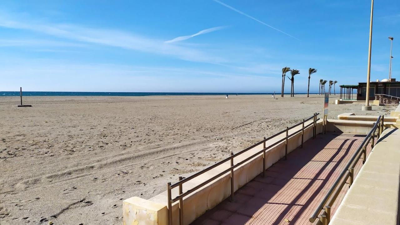 Coqueto Apartamento Con Terraza En La Playa Roquetas de Mar Luaran gambar