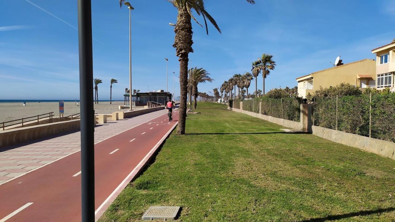 Coqueto Apartamento Con Terraza En La Playa Roquetas de Mar Luaran gambar